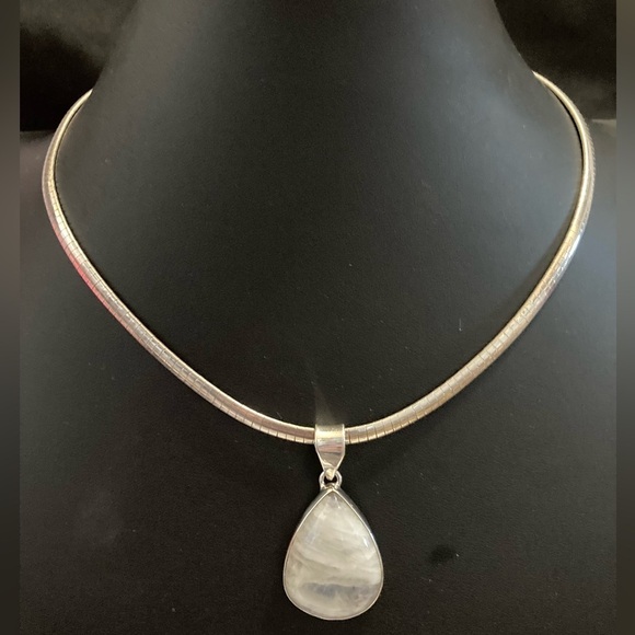 925 Omega chain with 925 Moonstone pendant. Genuine.​​​ - Picture 3 of 10